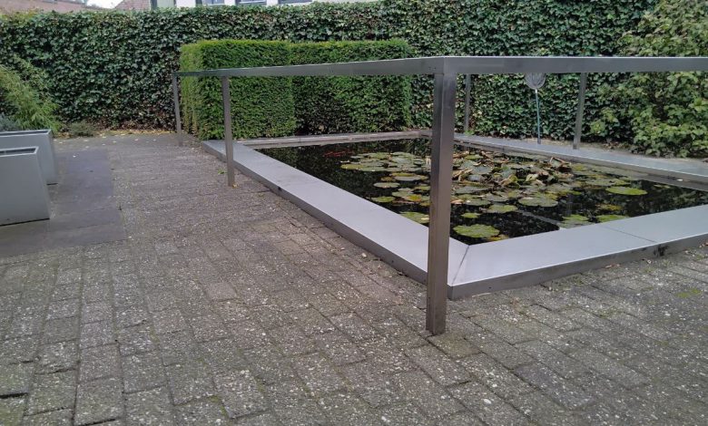 дворик в Голландии, куда переехал Денис Жумела