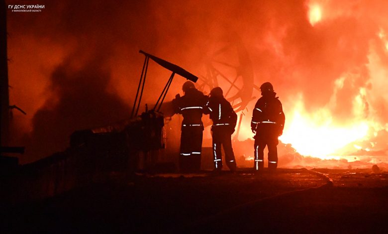 пожар на предприятии в результате обстрела Николаева