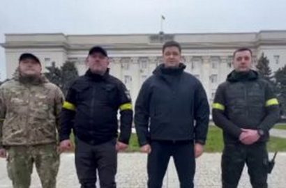 глава администрации Херсона Ярослав Янушевич с должностными лицами