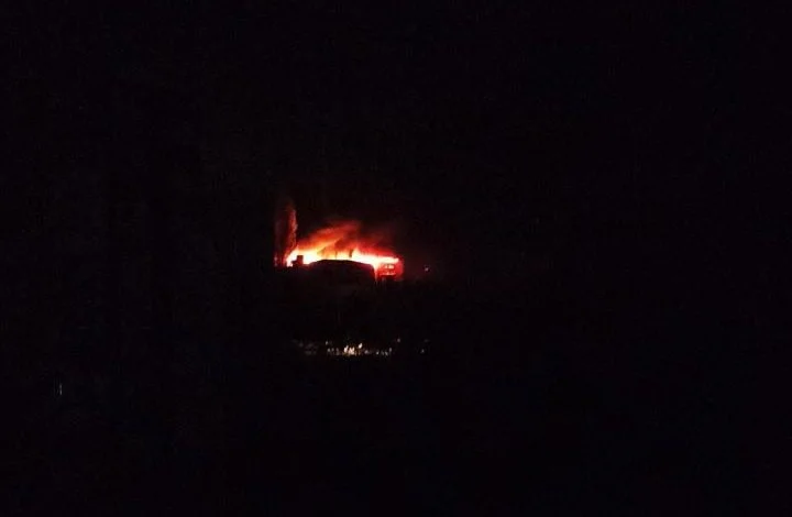 Пожар в результате вражеского обстрела
