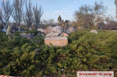 взорванный обелиск