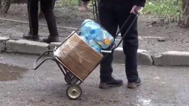 жители Корабельного района в поисках питьевой воды