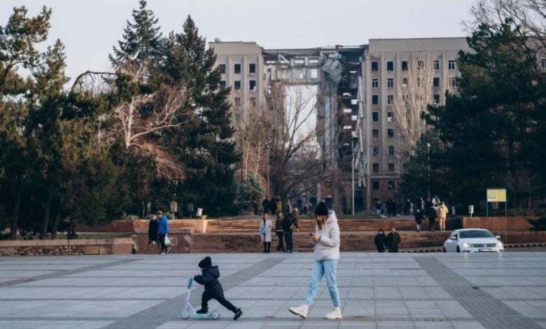 возле здания Николаевской ОГА