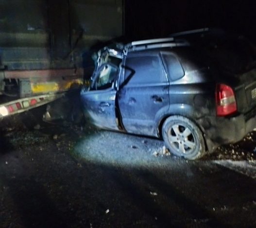 авто с пьяными полицейскими влетело под фуру