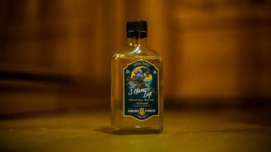 Бутылка соленой воды из Николаева. Фото: Светлана Вовк/Суспільне Николаев