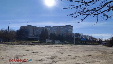 возле перекрестка пр. Богоявленского и ул. Торговой