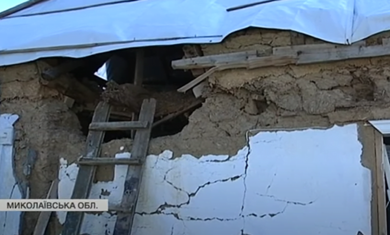 пошкоджений будинок в Лиманах