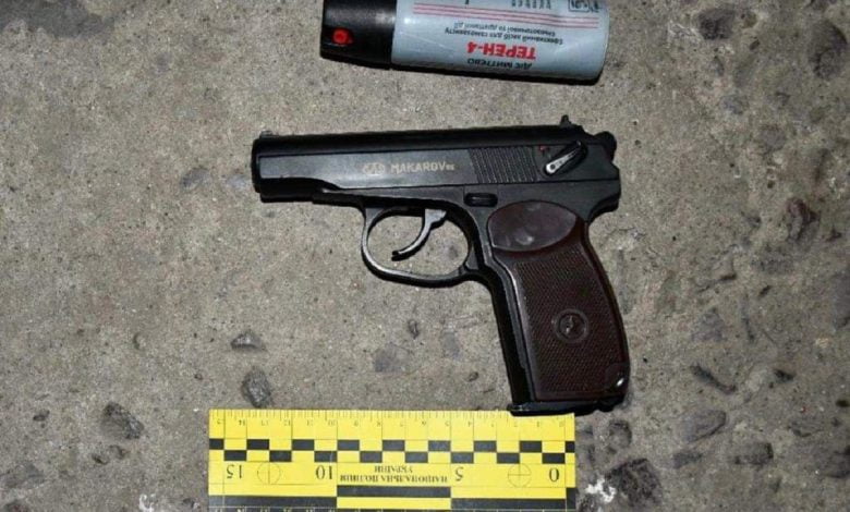 пістолет та балончик