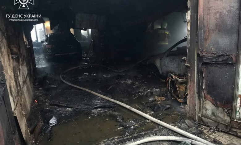 Пожар в Корабельном районе в гараже