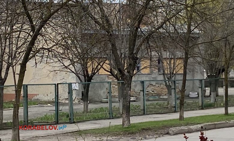 будова на території Миколаївського дитсадка №103 (весна 2023 р.)