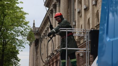 миття будівлі Миколаївської міськради