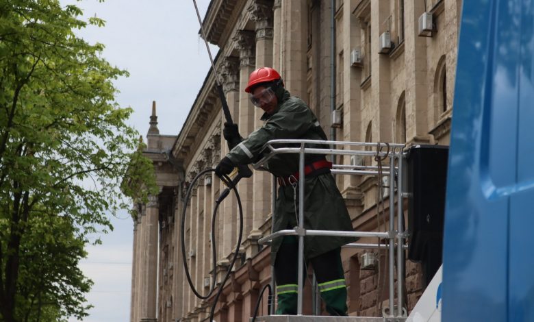 миття будівлі Миколаївської міськради