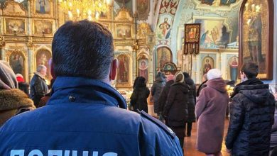 поліція в храмі