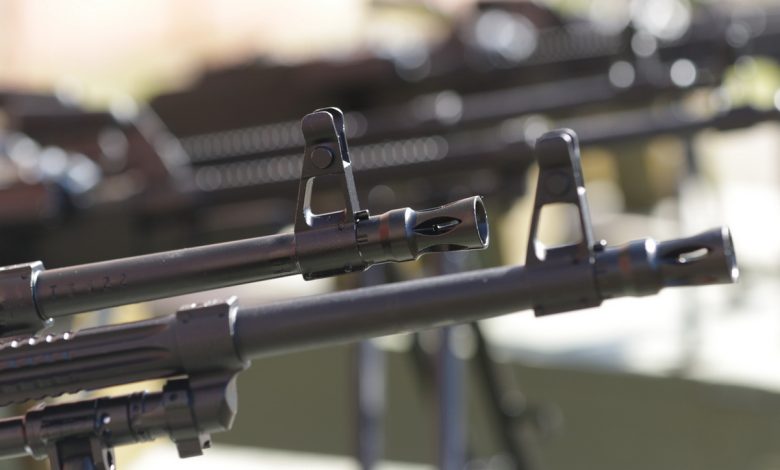 зброя, допомога. кулемет, війна