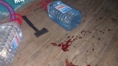 жінка ранила сокирою патрульного