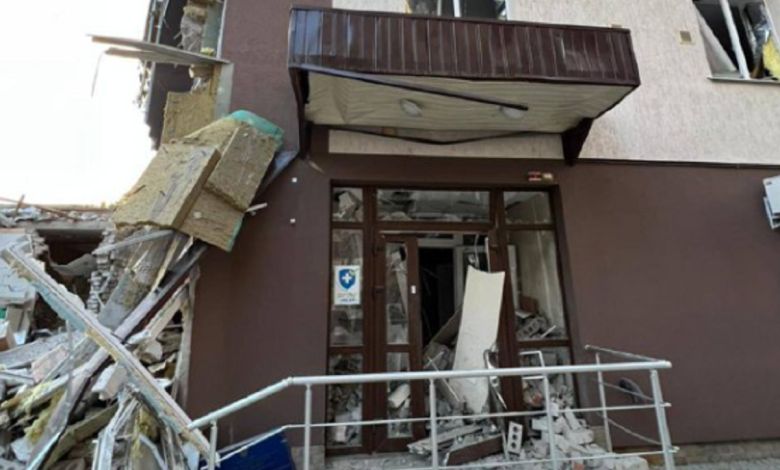 одна з будівель лікарні після обстрілу 1 серпня 2022 року