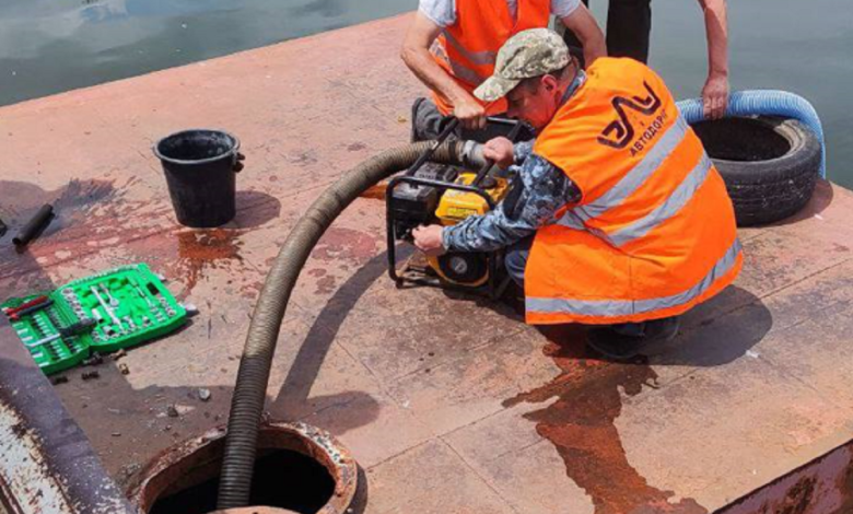 закачка води у понтонну переправу на Аляудах