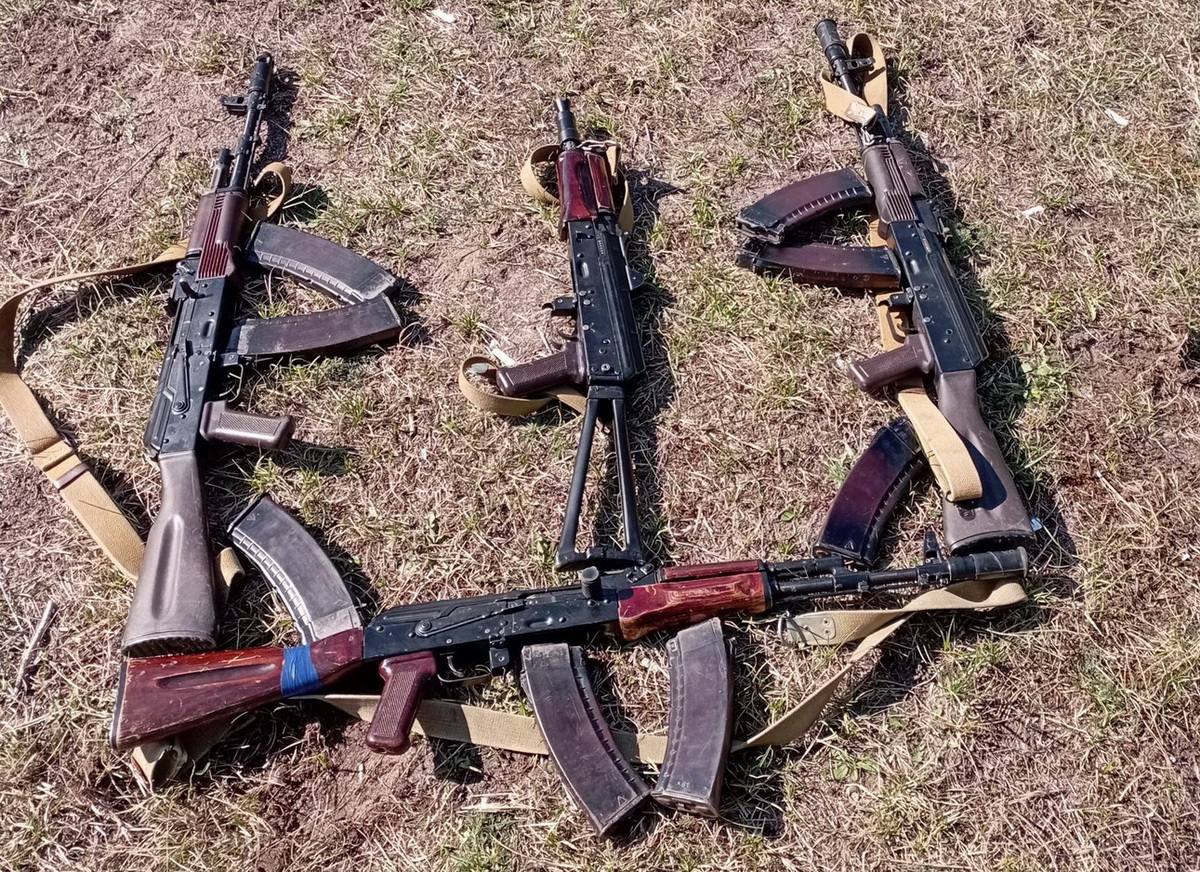 Герб Украины из автоматов