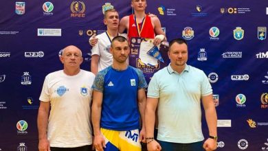 боксери-переможці та їхні тренери