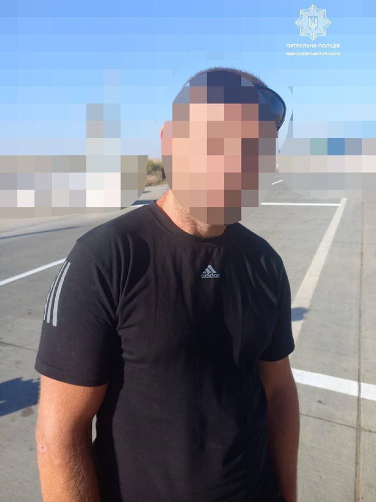 задерданный с арсеналом на блокпосту