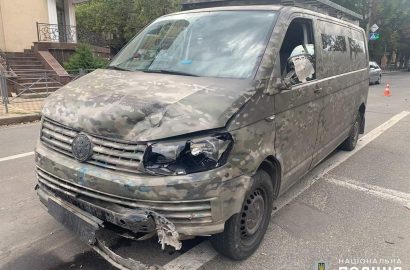 військовий автомобіль, що зіткнувся з "Таврією"