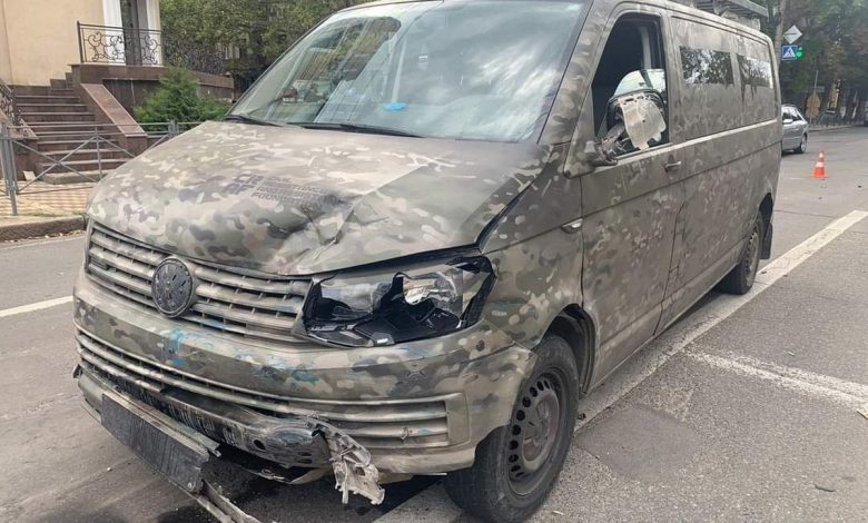 військовий автомобіль, що зіткнувся з "Таврією"