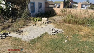 Дитячий майданчик біля бібліотеки в Балабанівці