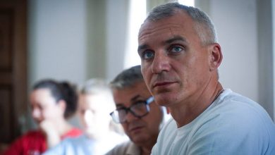 праворуч - Олександр Сєнкевич