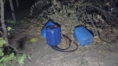 двоє миколаївців зливали пальне з вантажівки