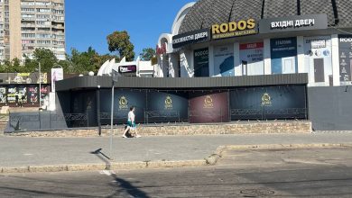 кіоски на зупинці Соборна