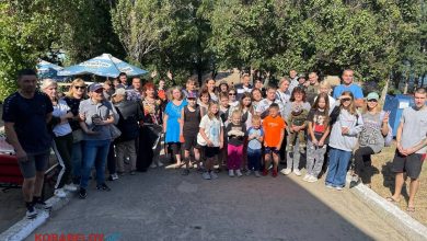 учасники еко-толоки на пляжі "Чайка"