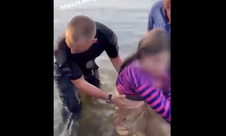 поліцейські врятували дівчину