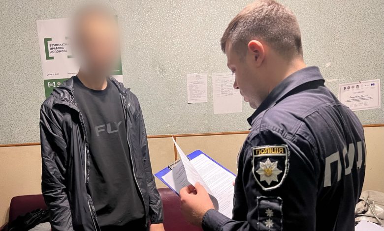 Збував наркотики