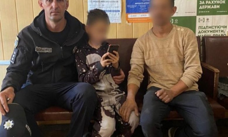 поліцейські розшукали батьків дитини