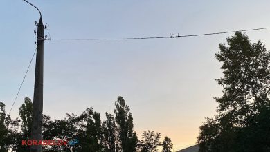 Дріт між будинками по пр. Корабелів