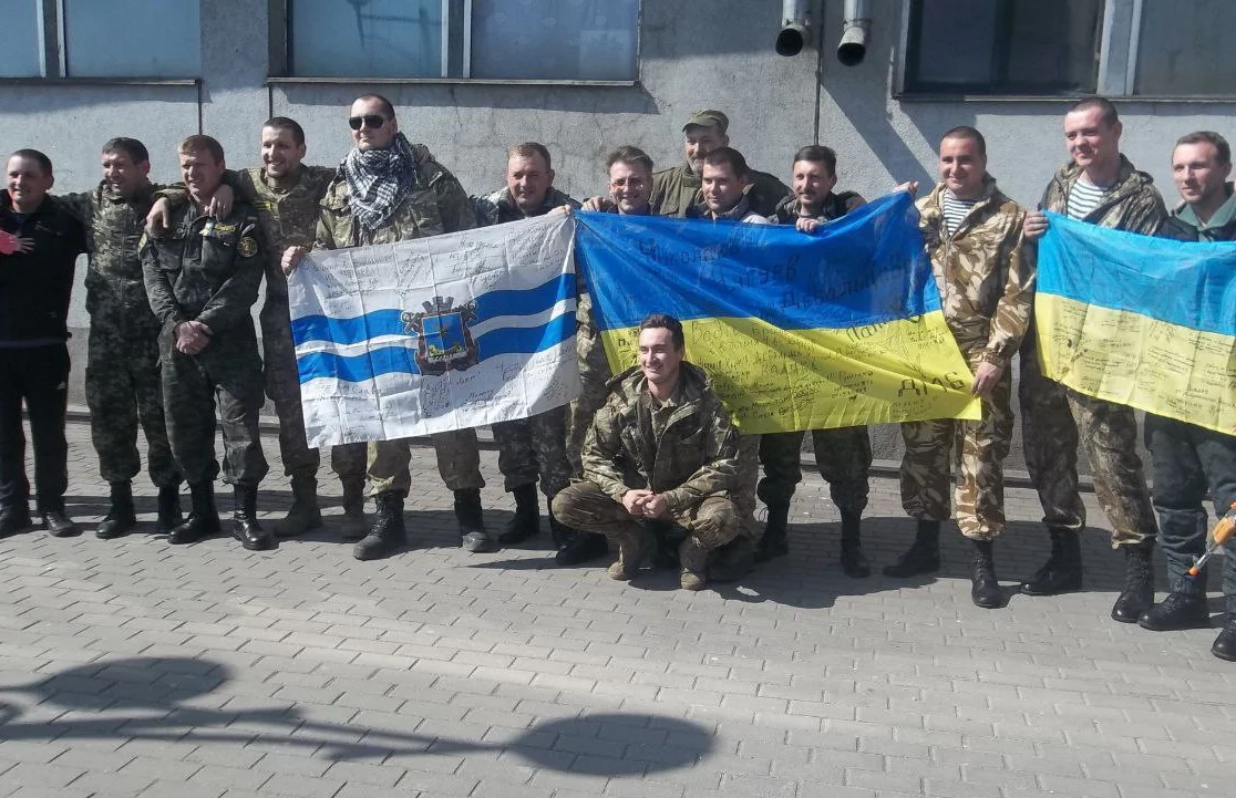 2015 рік. Вокзал у Миколаєві. Зустріч бійців після ротаціїї