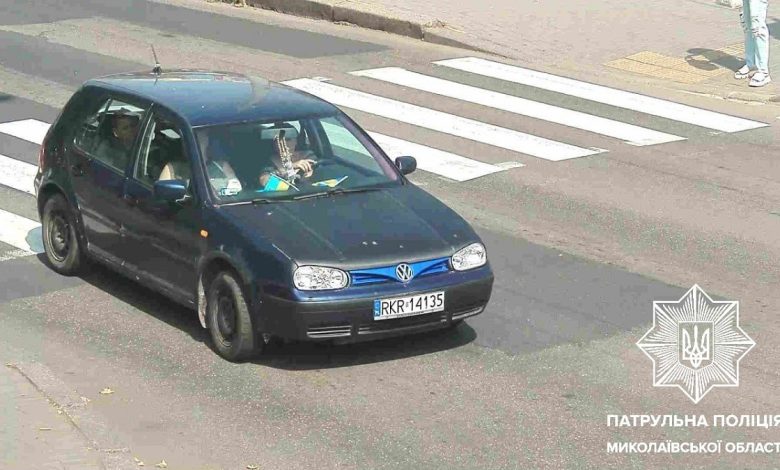 В Николаеве Volkswagen во время разворота столкнулся с Citroen и покинул место ДТП