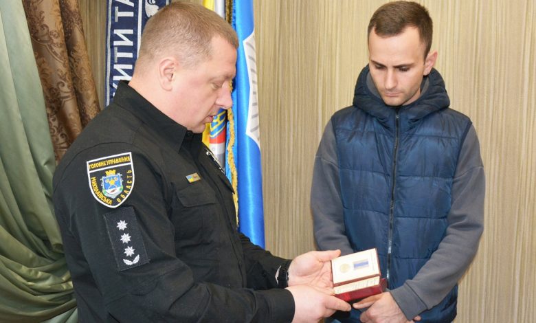 У Миколаєві родичі загиблого спецпризначенця Юрія Хижинського отримали почесну медаль «Захисник Вітчизни»