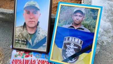 Фотографії братів Мудриків. Фото: Олександр Гордієнко/Суспільне Миколаїв