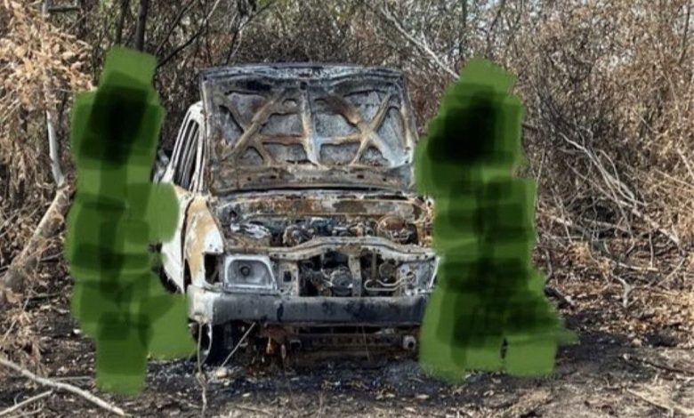 пошкоджена від вибуху машина бійців