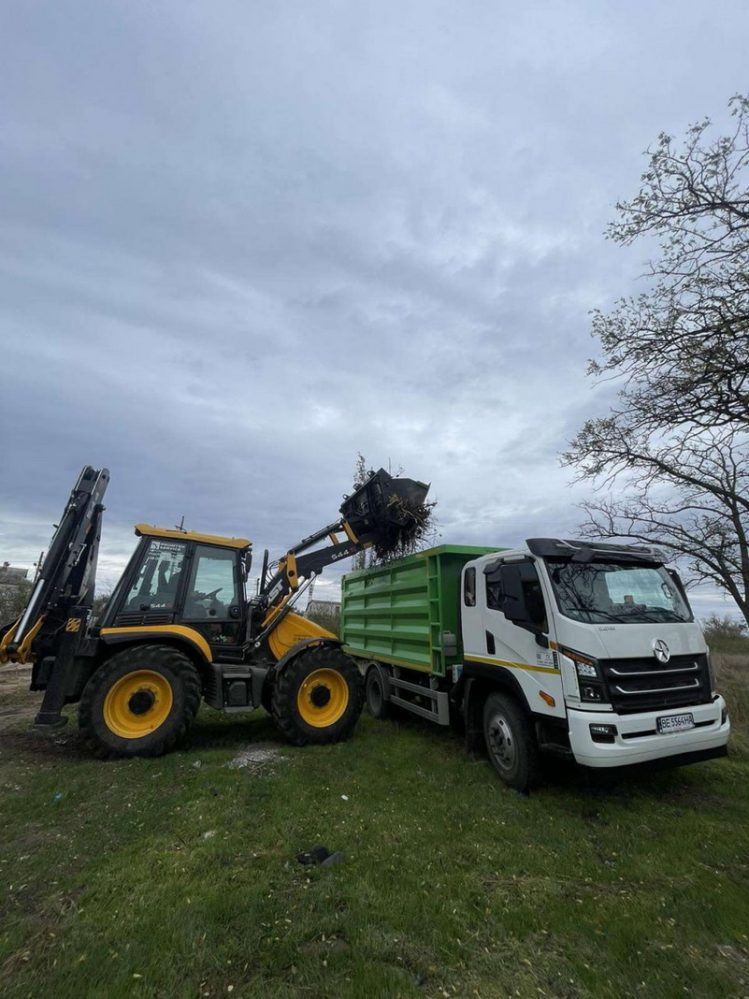 Звалище сміття у парку "Дружба"