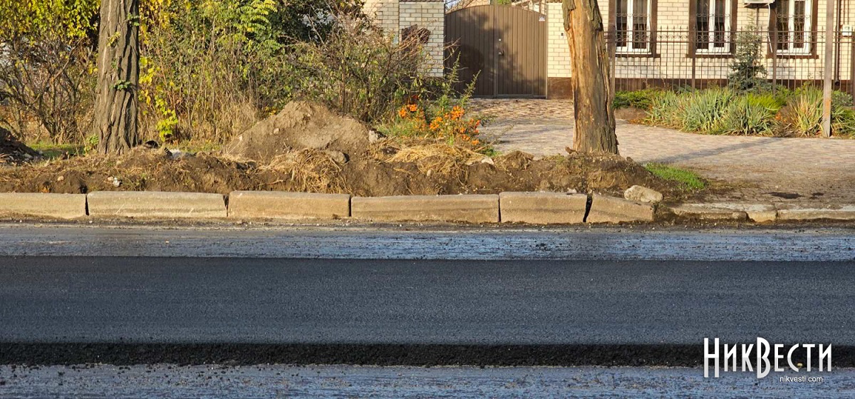 у Широкій Балці підрядник встановив бордюри у пісок