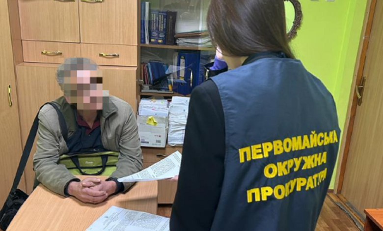 На Миколаївщині працівник закладу освіти поширював матеріали із закликами щодо захоплення території України