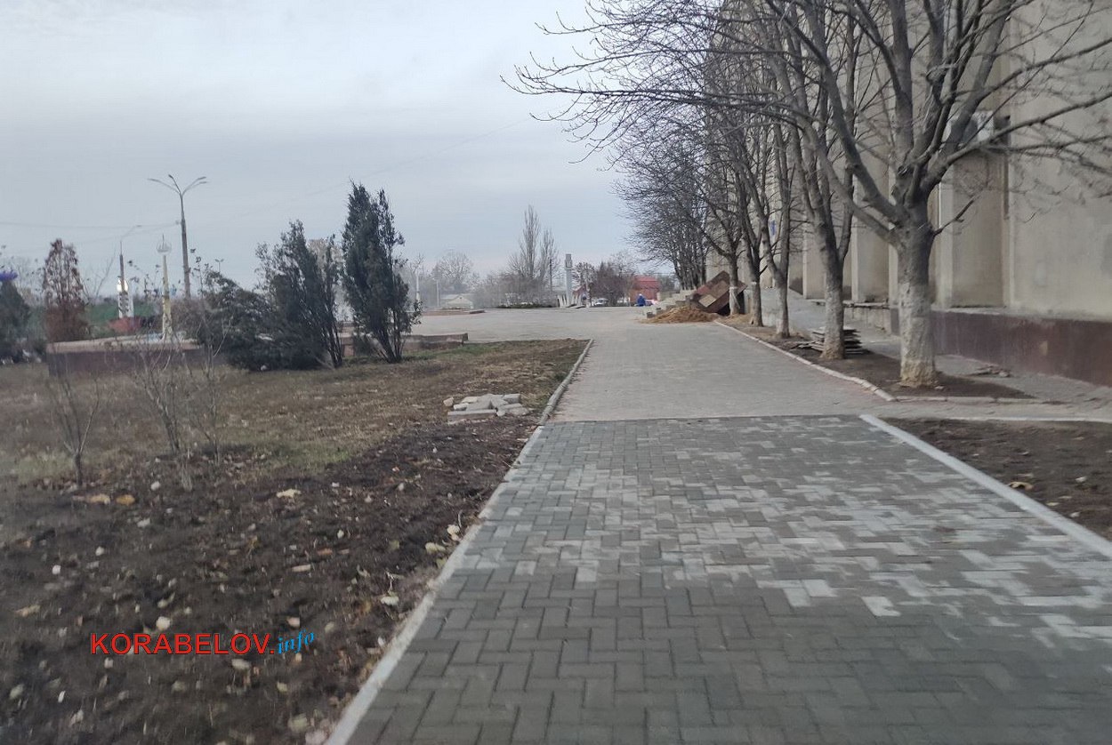 Ремонт площі біля Корабельної адміністрації