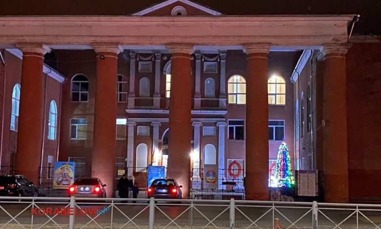 Новорічна ялинка в Корабельному районі Миколаєва