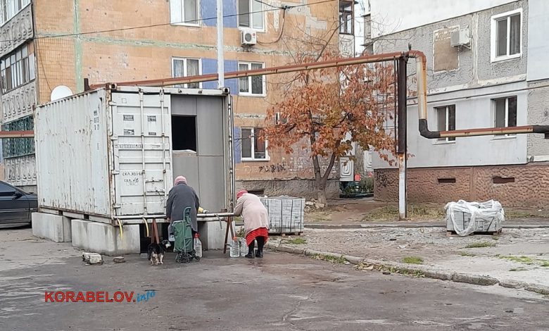 Пенсіонери в Корабельному районі Миколаєва набирають безкоштовну воду