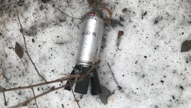 У Миколаєві чоловік на вулиці знайшов суббоєприпас від РСЗВ
