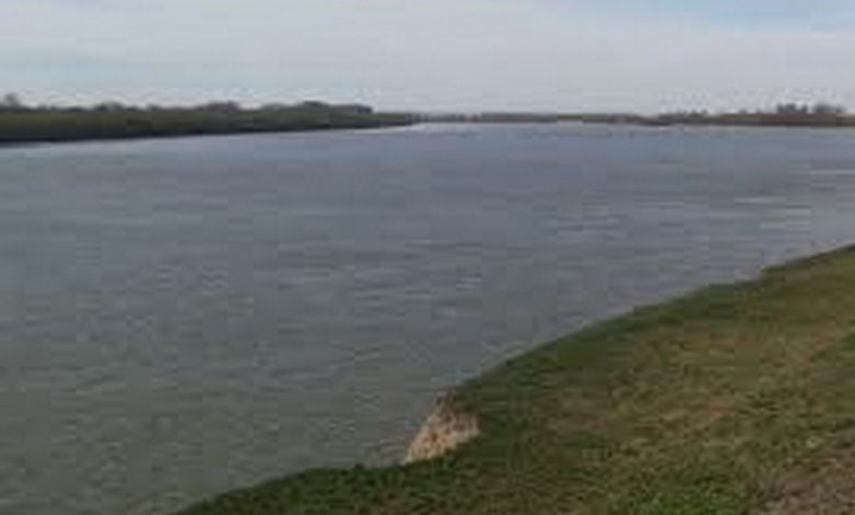 Берег річки