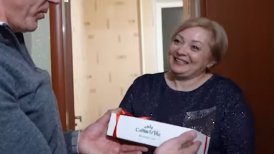 Наталія зустрічає гостей у новій квартирі