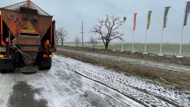 обробка доріг протиожиледною сумішшю